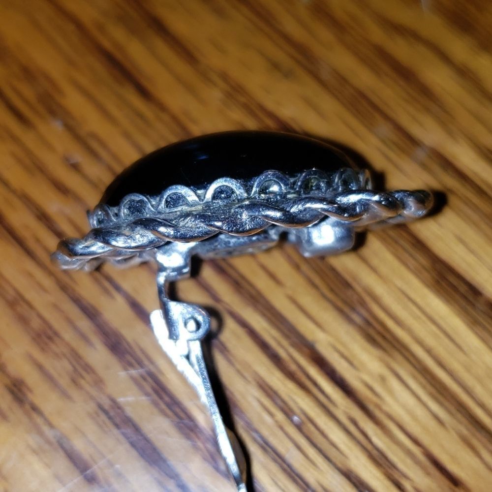 VNTG Designer Silvertone Black Stone Clip-on Earrings - Picture 5 of 5